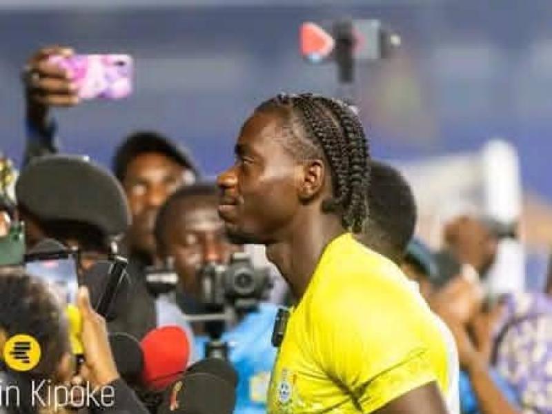 Axel Tuanzebe devant la presse. [Photo crédit ACP]