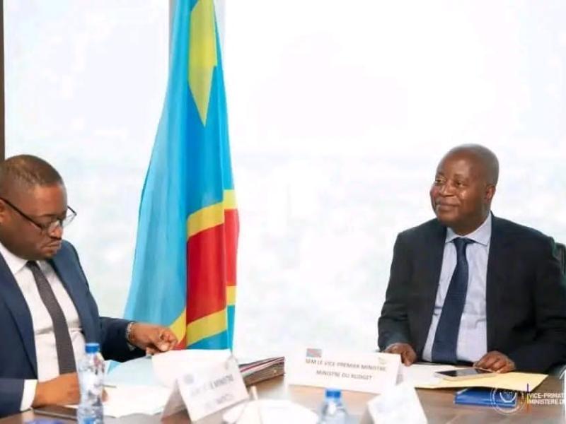 Le ministre des Finances Doudou Fwamba et le VPM du Budget Adolphe Muzito [photo d'illustration]