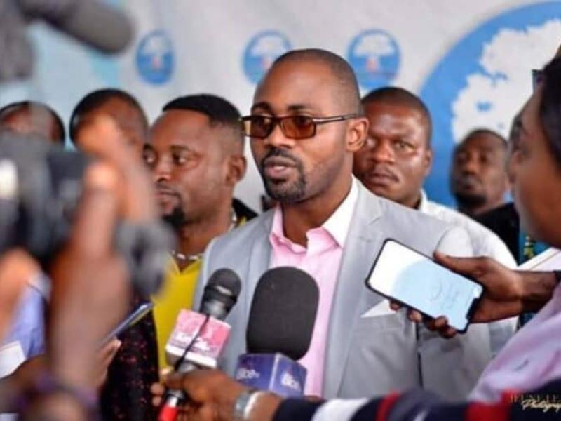 Jean Serge Onyumbe Wedi, journaliste, communicant, cadre d'entreprise, acteur associatif , chercheur et engagé dans le débat public