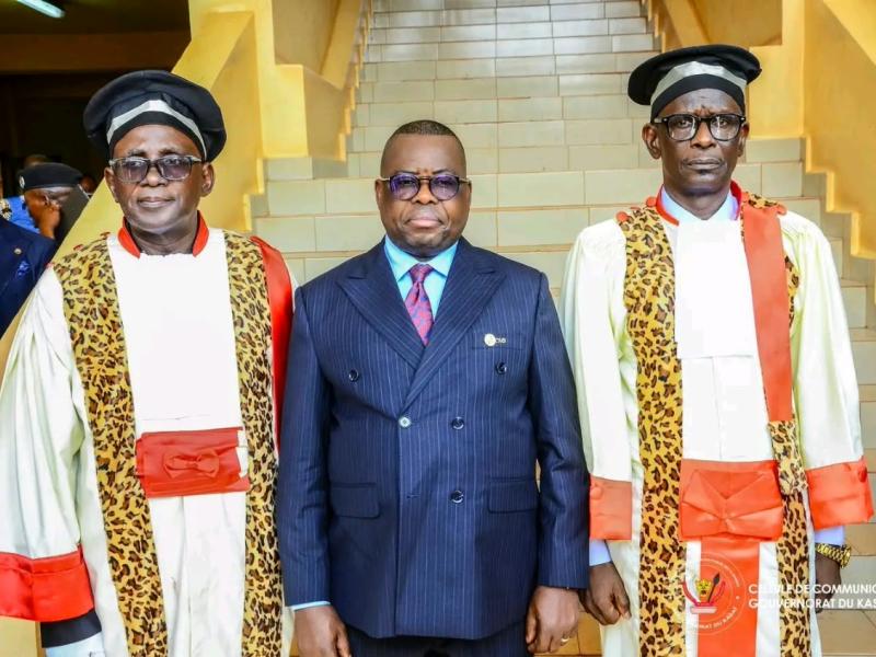 Crispin Mukendi Bukasa, Flory Botamba et Damien Kambale, respectivement, Gouverneur du Kasaï, Premier Président de la Cour d'Appel et Procureur Général près cette juridiction lors de la cérémonie solennelle de prestation de serment