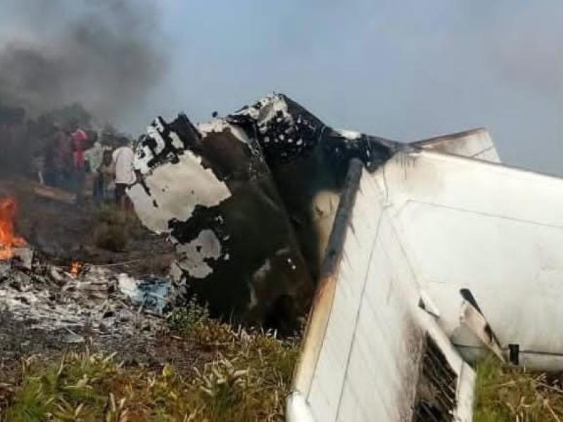 Les débris de l’avion après le crash qui a coûté la vie à deux hauts magistrats militaires de la RDC à Kenge [photo d'illustration]