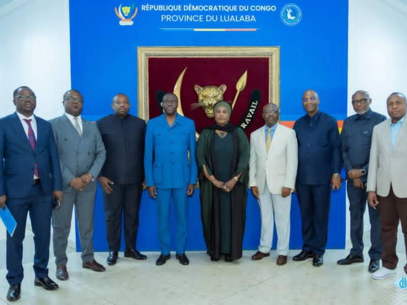 Le Gouverneur de la BCC, André Wameso et sa délégation, autour de la Gouverneure Lualaba, Fifi Masuka à Kolwezi