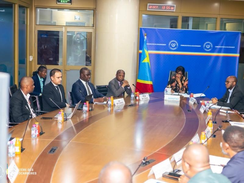 La ministre d’État Acacia Bandubola Mbongo préside une séance de travail technique capitale consacrée à l'analyse et à la résolution des risques de rupture de stock du carburant à Kinshasa