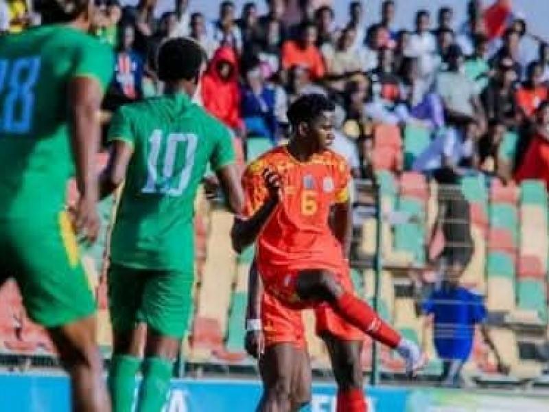 Le capitaine des Léopards U23 Jules Ahoka et quelques joueurs mauritaniens lors du match aller à Nouakchott. [Photo d'illustration]