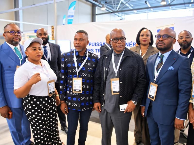 Le DG Godard Motemona et une délégation du FOMIN, lors de du 75e Congrès-exposition de la société de l'industrie minérale organisé à Châlons-en-Champagne, en France