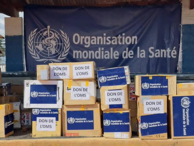 Une tonne de matériel médical livrée par l’OMS pour renforcer la riposte contre Ebola