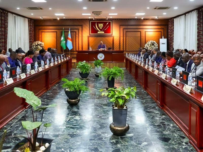Les membres du gouvernement congolais réunis en Conseil des ministres sous la conduite du Président de la République,  Félix-Antoine Tshisekedi Tshilombo