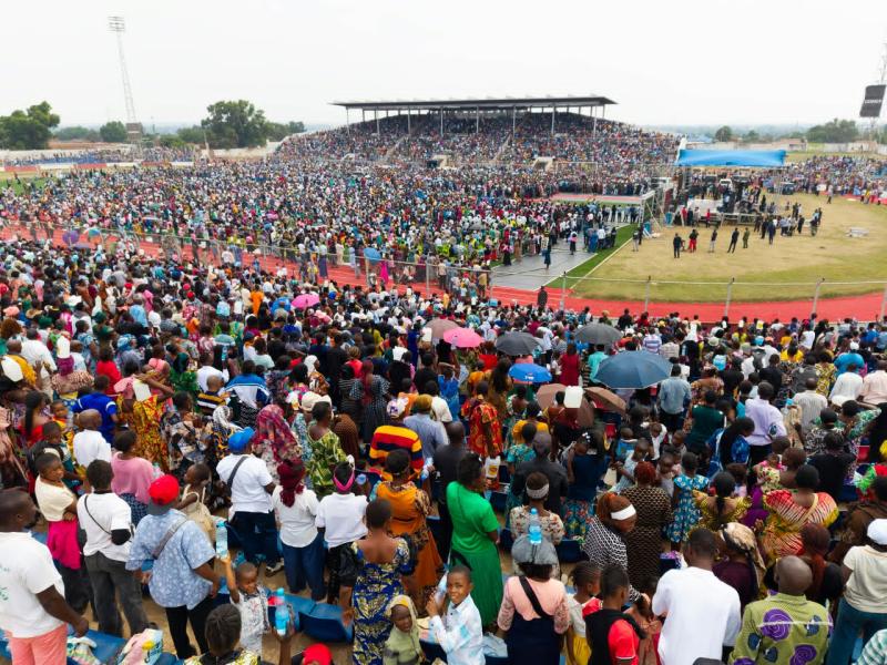 Des foules innommables des fidèles au stade Kibasa Maliba de Lubumbashi
