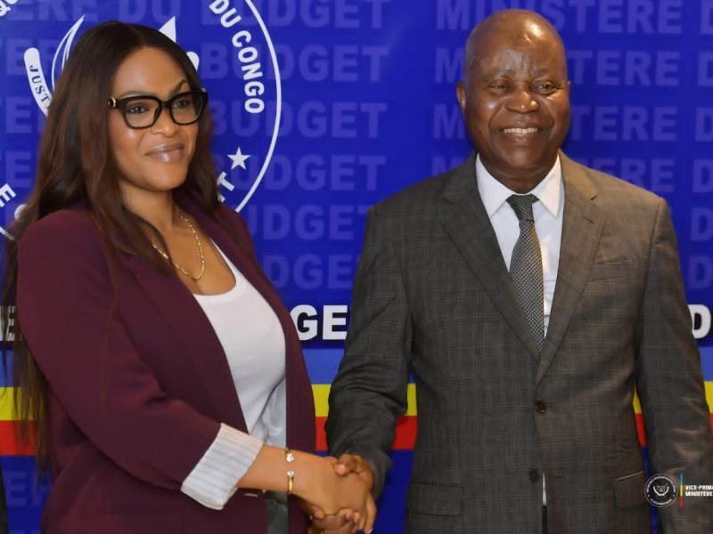 Le vice-Premier ministre, ministre du Budget, Adolphe Muzito, et Fanny Tshisekedi, coordonnatrice nationale de « Or Vert du Congo »