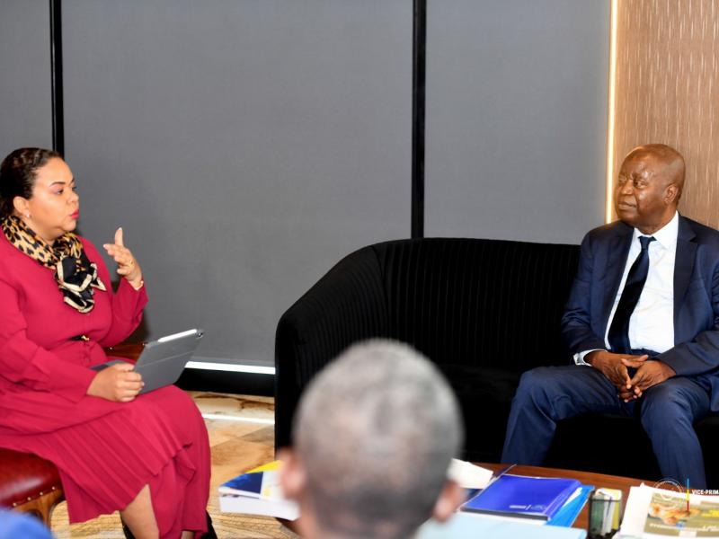 Le VPM en charge du Budget, Adolphe Muzito et la ministre d’Etat en charge des Affaires étrangères, Thérèse Kayikwamba Wagner