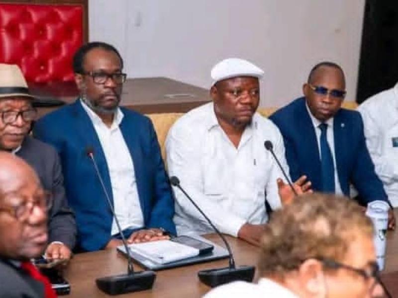 Des leaders de la C64 lors d’une réunion à Kinshasa