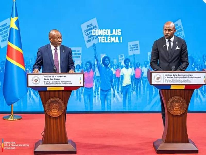 Guillaume Ngefa et Patrick Muyaya lors du briefing de presse consacré au point sur la gestion du secteur de la Justice en RDC.