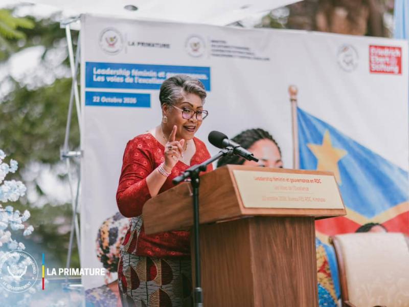 La Première ministre, Judith Suminwa Tuluka, prononce son discours lors de la rencontre consacrée au leadership féminin et à la gouvernance en République démocratique du Congo.