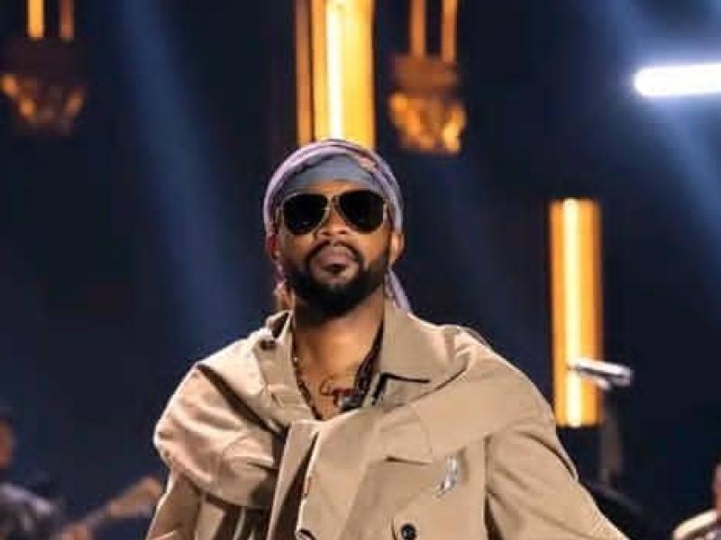 Fally Ipupa lors d'un concert à Nairobi.