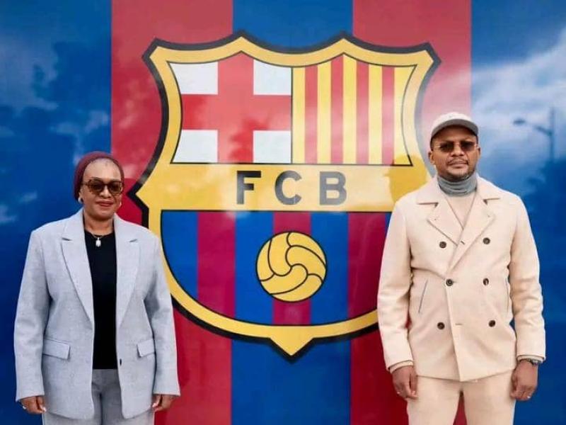Les ministres congolais de la Culture Yolande Elebe, et  des sports Didier Budimbu, à Barcelone.