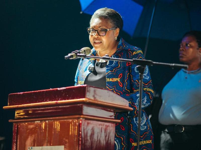 À Kananga, Judith Suminwa réaffirme l’engagement du Gouvernement à concrétiser le projet du barrage hydroélectrique de Mbombo, avec une contribution annoncée de 30 millions de dollars américains pour amorcer les travaux.