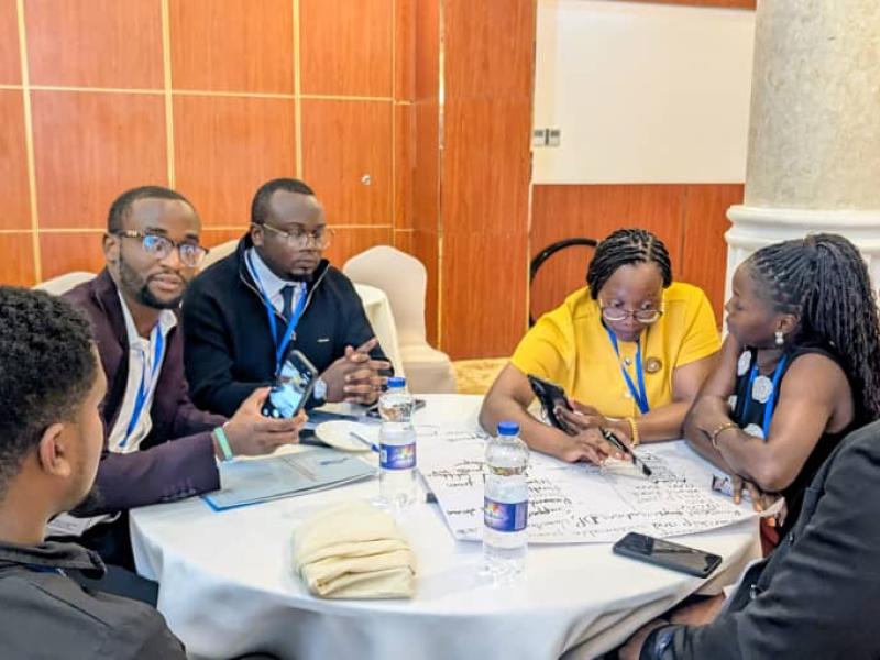 Travail en groupe et Mme Hayat PhD water lors de son exposé