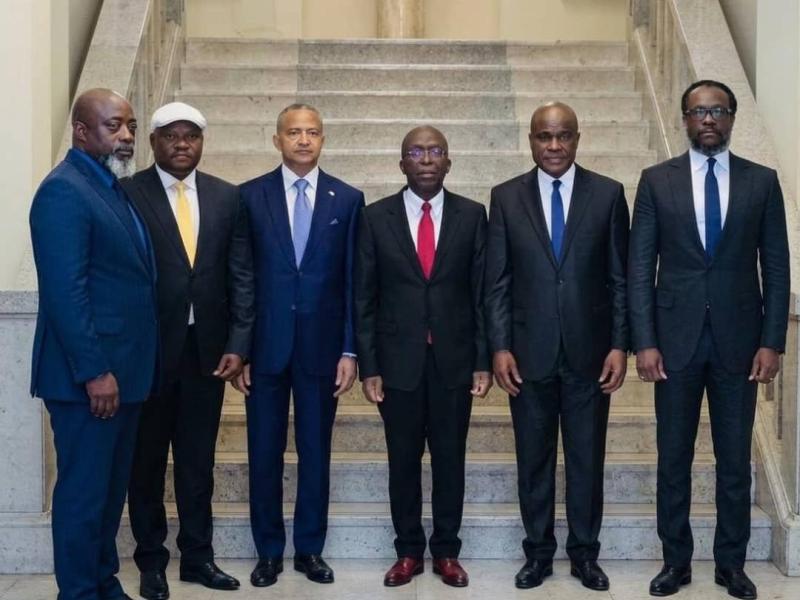 Photo montée par l’IA pour illustrer une probable rencontre entre Kabila et les cinq leaders de la C64