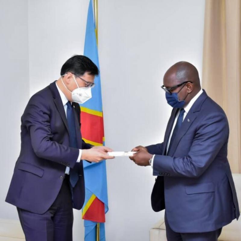 Le premier ministre, Sama Lukonde et l'ambassadeur chinois en poste en RDC, ZHU Jing
