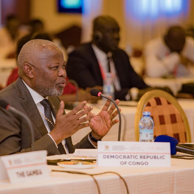 Le speaker de la chambre basse du parlement Vital Kamerhe lors de son interview à la Conférence interparlementaire africaine sur les défis mondiaux émergents, à Entebe en Ouganda