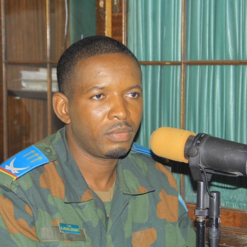 Le Capitaine Antony Mualushayi, porte-parole des opérations Ngemba