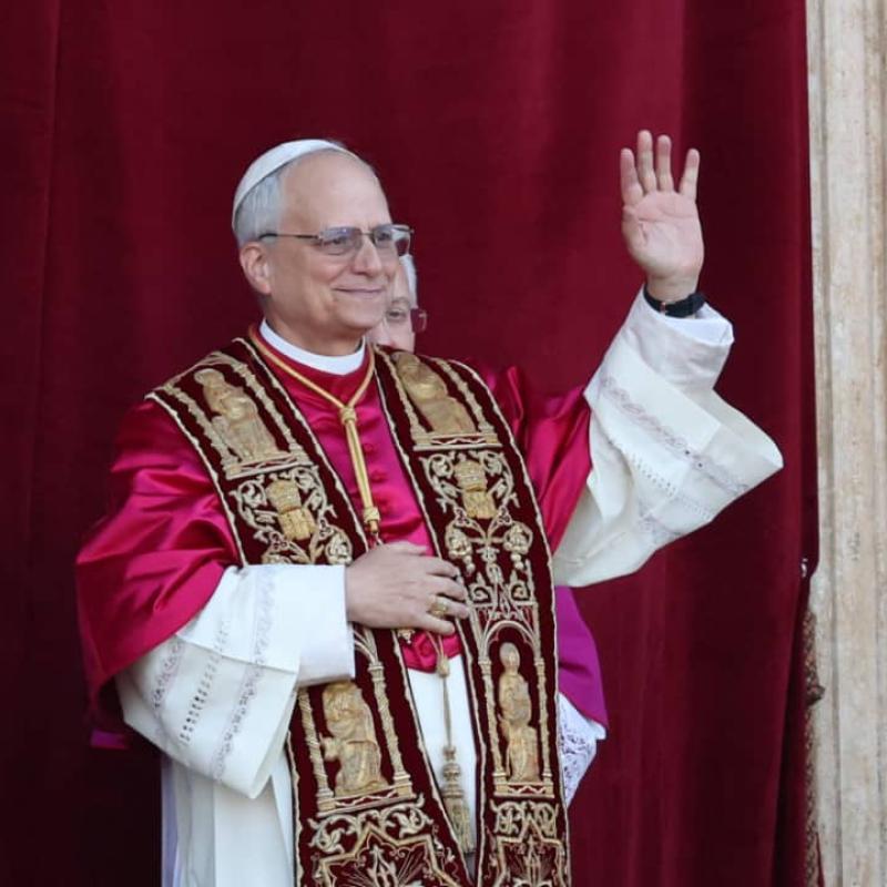 Le nouveau pape  de l’Eglise Catholique, Léon XIV apparu à la Loggia Saint Pierre après son élection