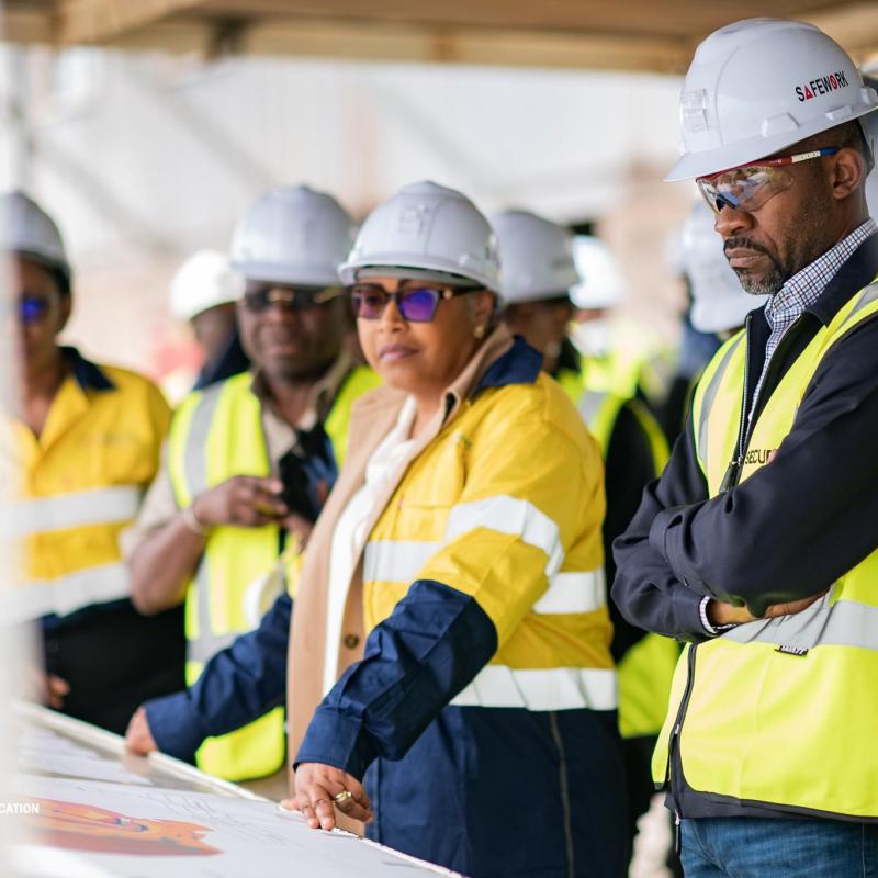La ministre ministre Judith Suminwa et Patrick Muyaya porte parole du gouvernement lors d'une visite chez Glencore [photo d'illustration]
