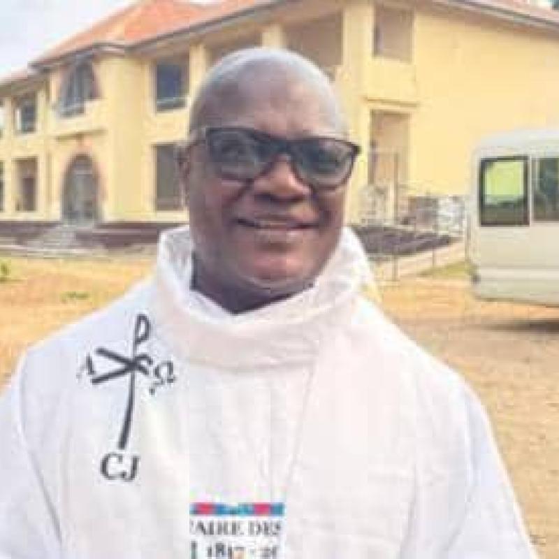 Père Georges Léon Pierre MINGA MIKOBI, Curé de la Paroisse Saint Louis de Gonzague de Kimbanseke [Photo d'illustration ]