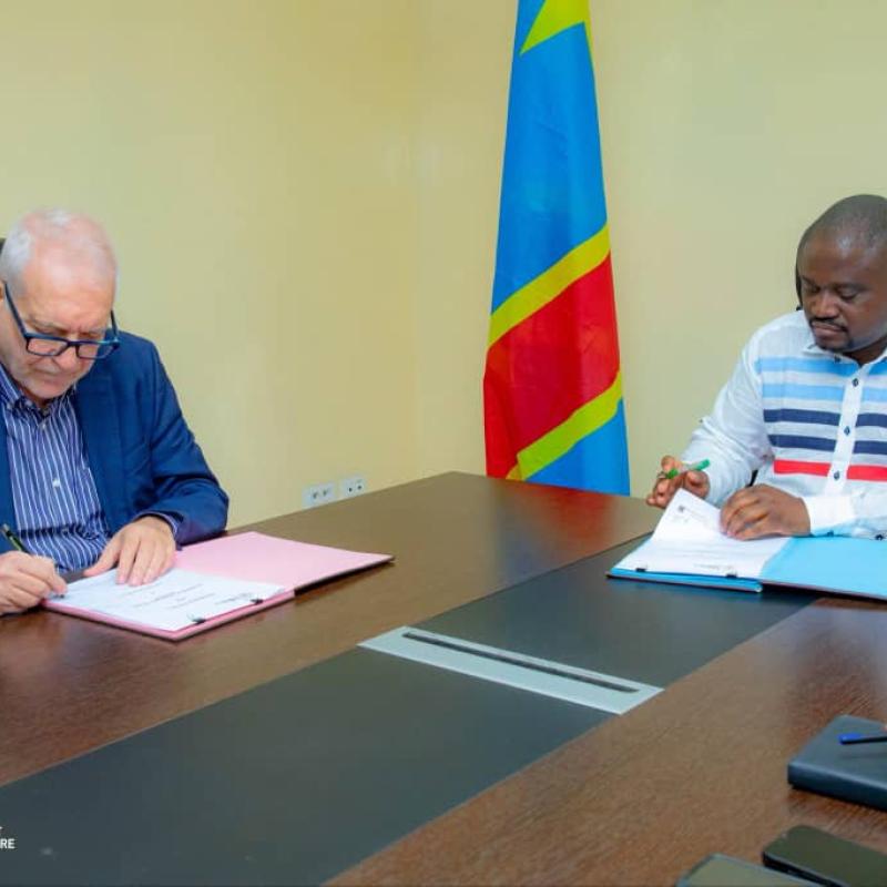 Le ministre Muhindo Nzangi Butondo signe avec la firme grecque Géothermiki un MoU pour développer les agropoles