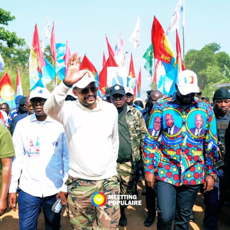 Le président du parti politique AVC et membre du gouvernement Suminwa, le ministre des sports et loisirs Didier Budimbu lors d'un meeting tenu à Kasangulu dans le Kongo Central