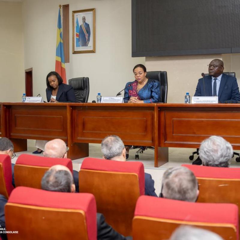 La Ministre d'État en charge des Affaires Étrangères, Thérèse KAYIKWAMBA WAGNER s'entretenant avec le corps diplomatique accrédité en République démocratique du Congo ce mercredi 25 mars 2026