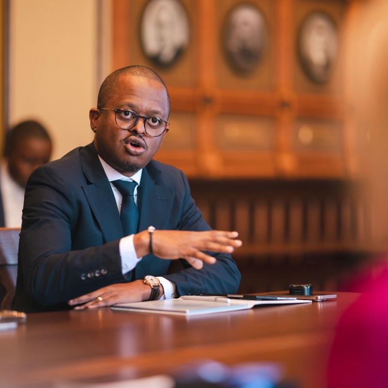 Patrick FATA MAPUNGU, Directeur Général du FONAREV, lors de son intervention devant Melania TRUMP, accompagné de Dénise NYAKERU TSHISEKEDI a Washington DC