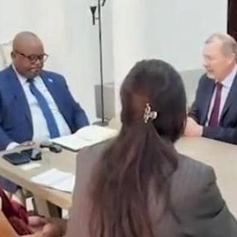 Le président de l'Assemblée nationale Aimé Boji Sangara lors d'une rencontre avec une délégation belge conduite par le représentant spécial du Royaume de Belgique dans le grands lacs, Marc Pecsteen