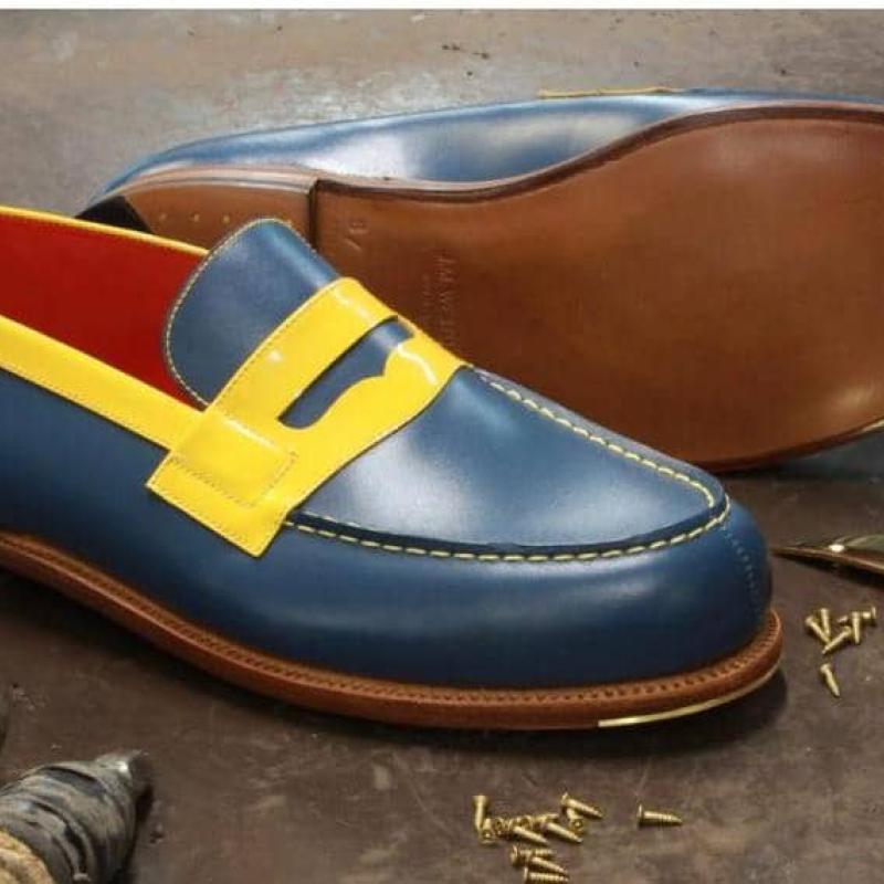 La paire «180», oeuvre de la maison J.M. Weston pour honorer la mémoire de l'artiste musicien et sapeur congolais, Jules Shungu Wambadiyo dit Papa Wemba