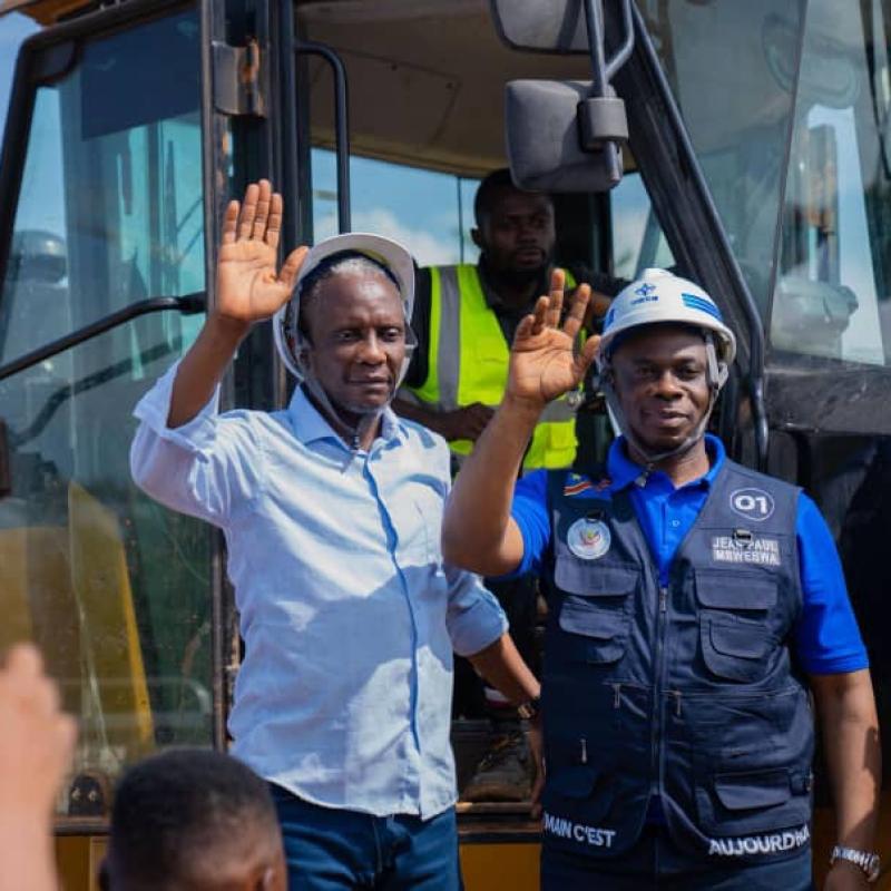 Le ministre John Banza Lunda, accompagné du Gouverneur du Kasaï-Oriental, lance les travaux de bitumage de la RN1 Kananga-Kabeya-Kamwanga