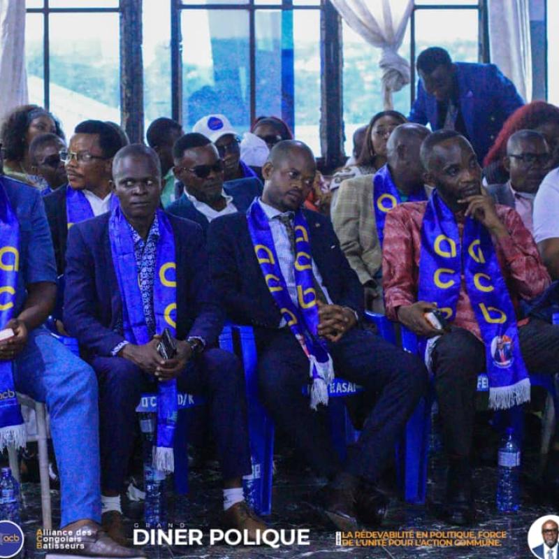 Les membres de l’ACB en plein dîner politique avec Gauthier Kilembe Kikido à Tshikapa [photo d’illustration]