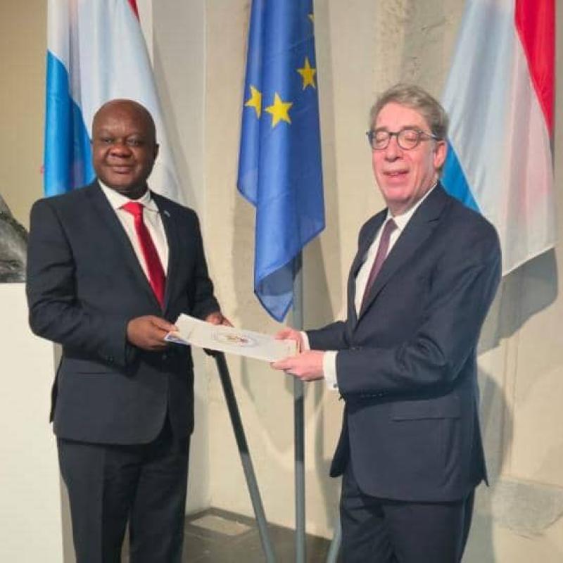Le ministre délégué chargé de la Francophonie et de la diaspora congolaise, Crispin Mbadu et Jean Olinager, secrétaire général au ministère des Affaires étrangères du Grand-duché de Luxembourg