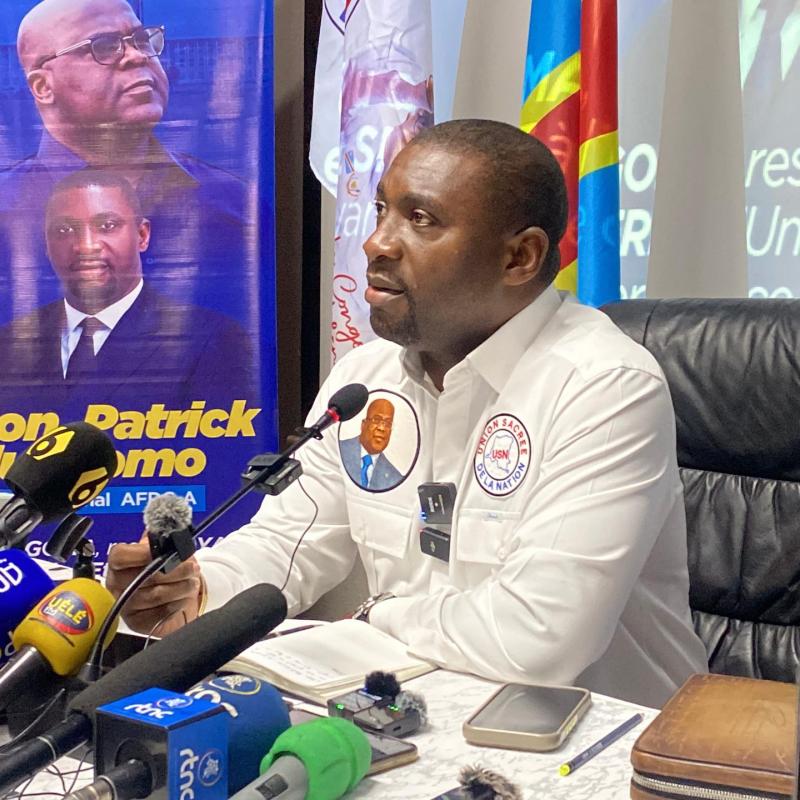 L’élu de Goma, Patrick Munyomo devant la presse à Kinshasa [photo d’illustration]