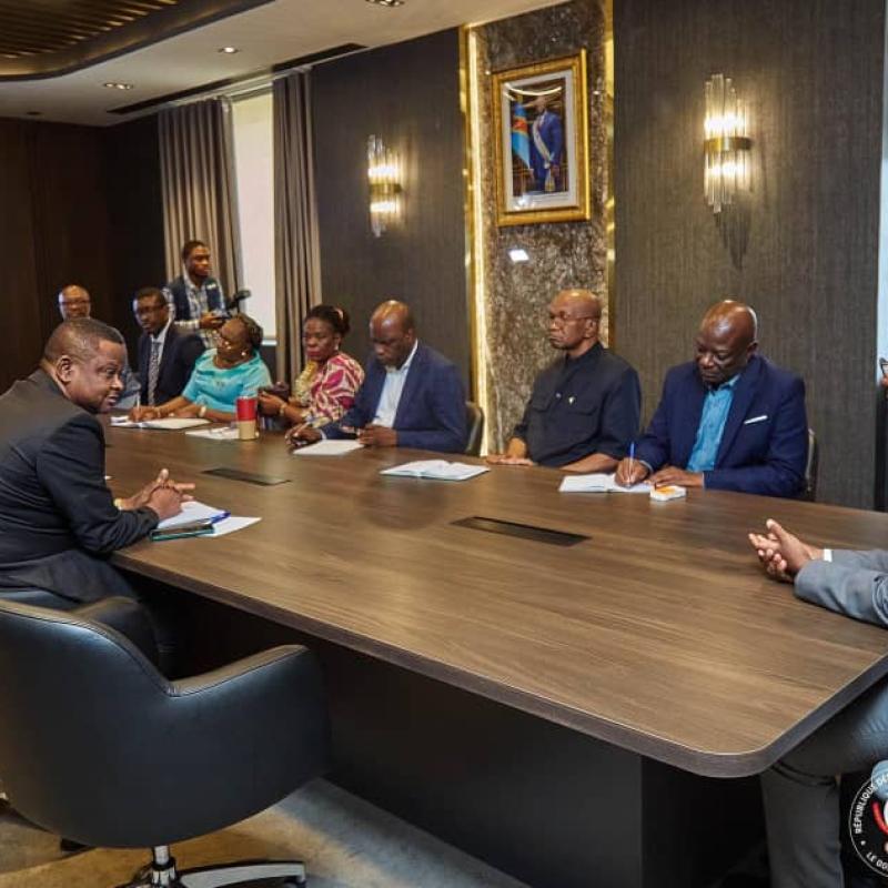 Le Ministre Guillaume Ngefa lors de la réunion avec les Membres du conseil d'administration du FRIVAO pour le lancement d'une mission officielle de consultance, jeudi 16 avril 2026