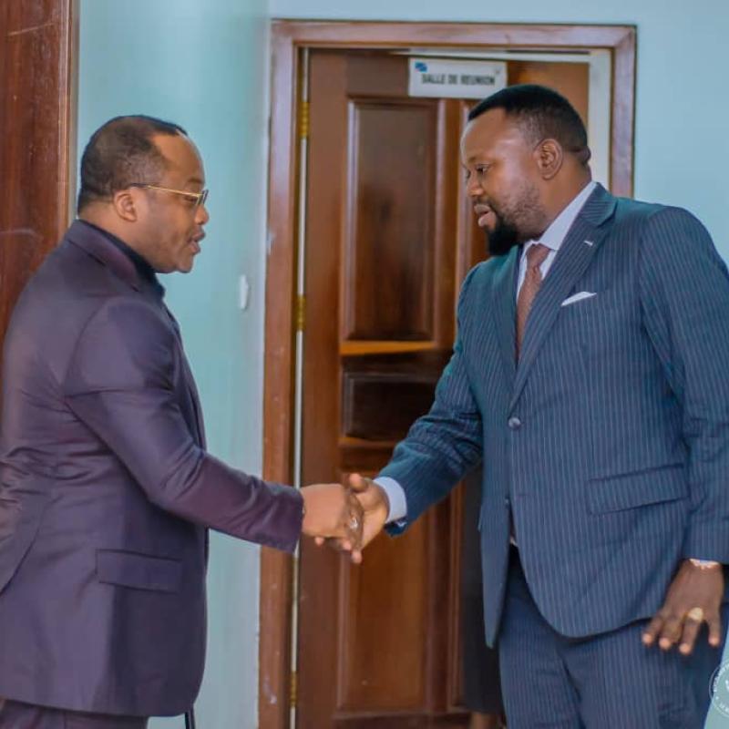 Le ministre des droits humains Samuel Mbemba et l’archevêque supérieur des Communautés Unies de Réveil (C.U.R), le prophète Israël Dodo Kamba [photo d'illustration]