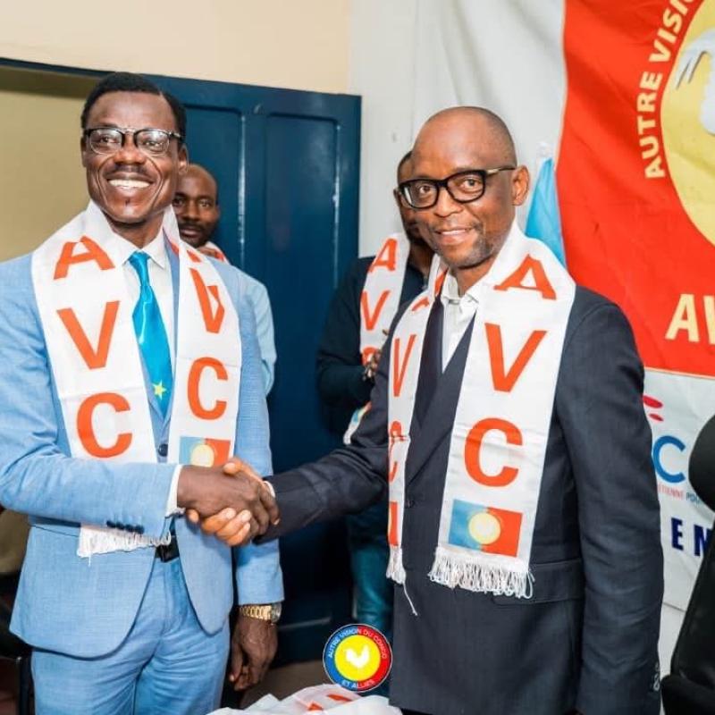 Le supporter Lumumba Vea reçu par le secrétaire général de l'AVC pour son adhésion