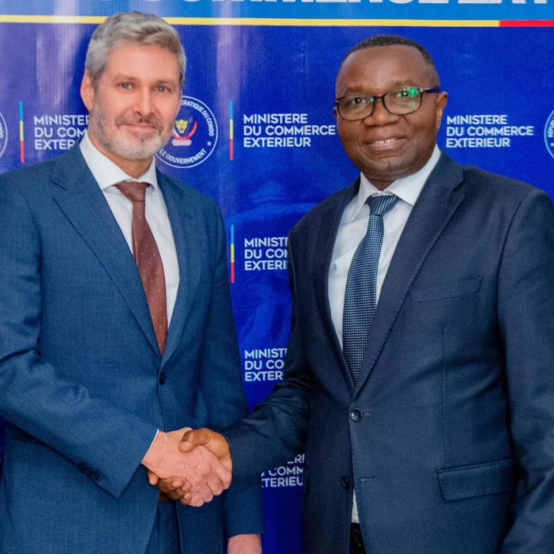 Julien PALUKU KAHONGYA, Ministre congolais du Commerce extérieur et David BEER, PDG de TradeMark Africa, au sortir de leur entretien ce lundi 20 avril 2026 à Kinshasa