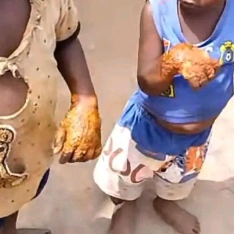 Les enfants victimes du scandale de leur mère.