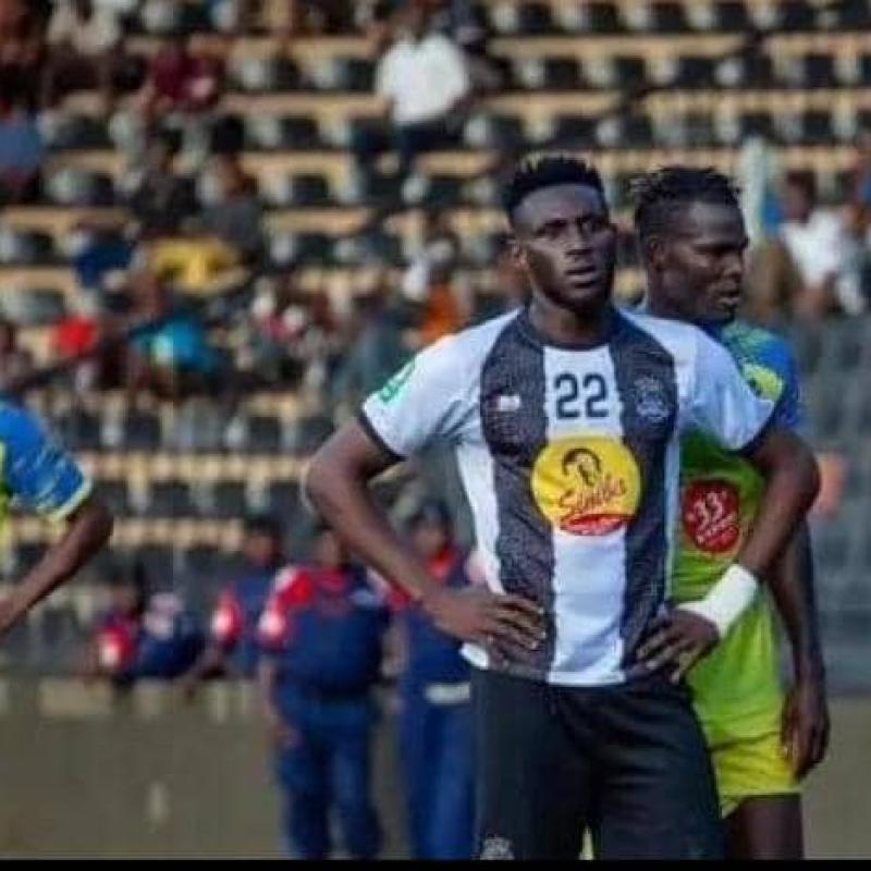 Un joueur du TP Mazembe et deux de Lupopo à Kamalondo. [Photo d'illustration]