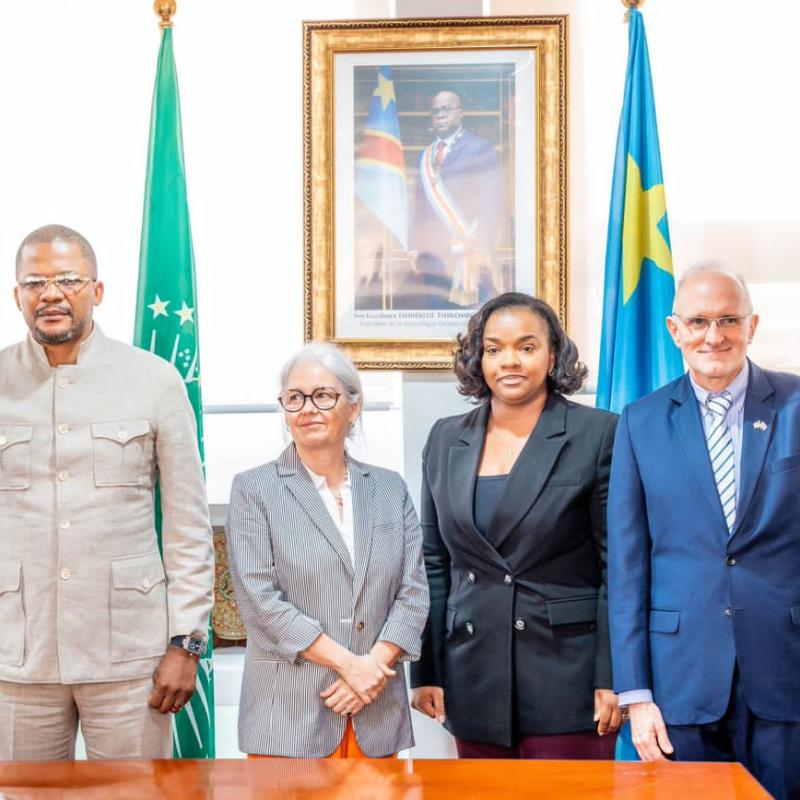 Didier Budimbu, Noëlla Ayeganato et les représentants des États-Unis, et du Canada à Kinshasa.