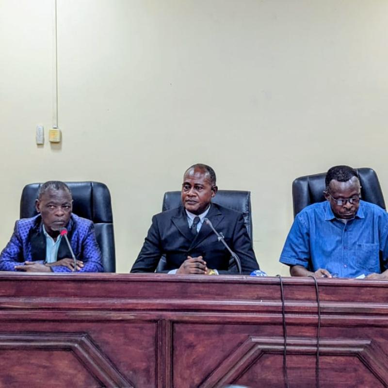 Quelques membres de l'intersyndicale de PHC SA