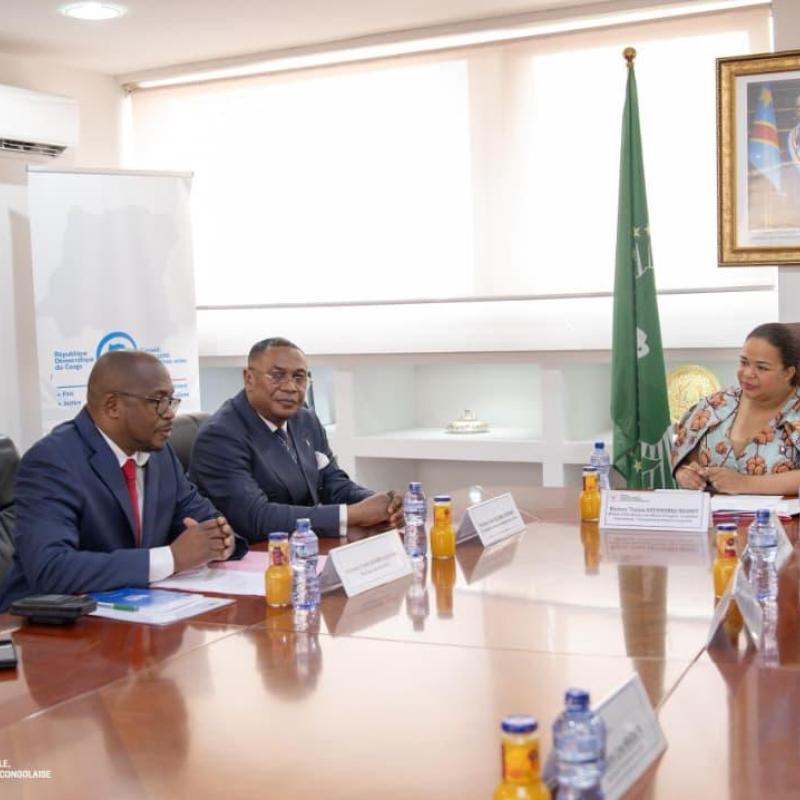 La ministre des Affaires étrangères, Thérèse Kayikwamba Wagner, et les responsables du CEEC [photo d'illustration]