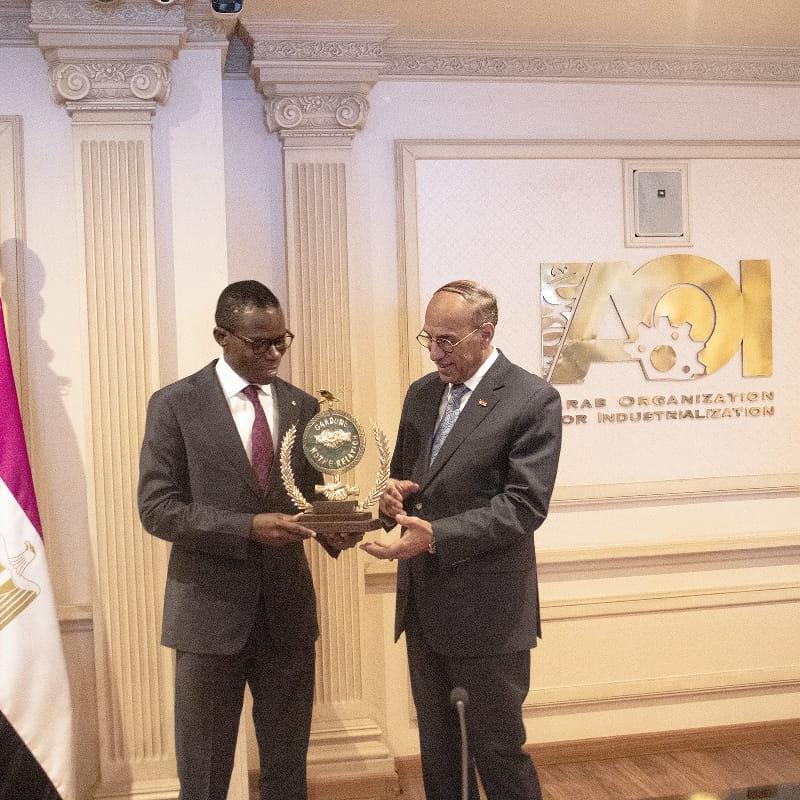 Le Ministre délégué Eliezer Ntambwe et le Général de division Tawhid,  lundi 27 avril 2026