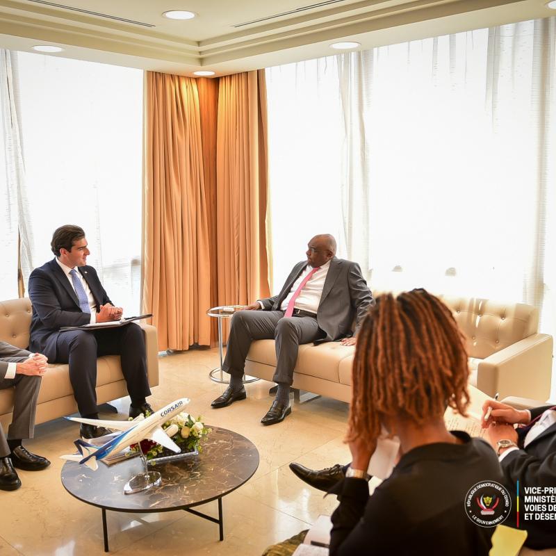 Le VPM des Transports, Jean-Pierre Bemba et la  délégation du Bureau des Affaires africaines du Département d’État américain [photo d'illustration]