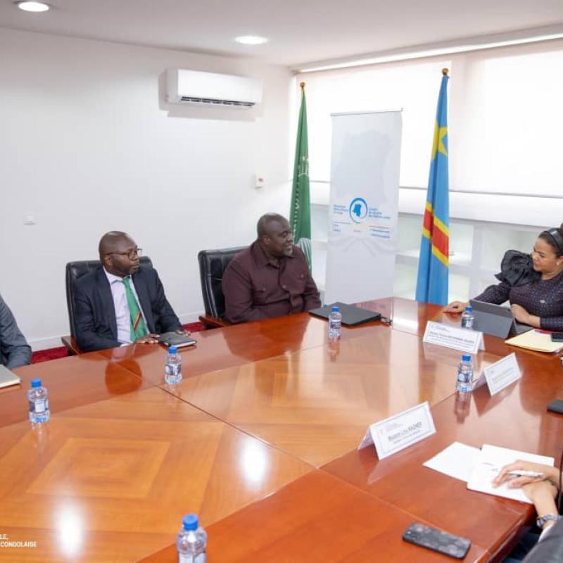 Thérèse KAYIKWAMBA WAGNER et Paulu KOSITA, Ambassadeur de la République de Zambie en République démocratique du Congo lors de leur entretien